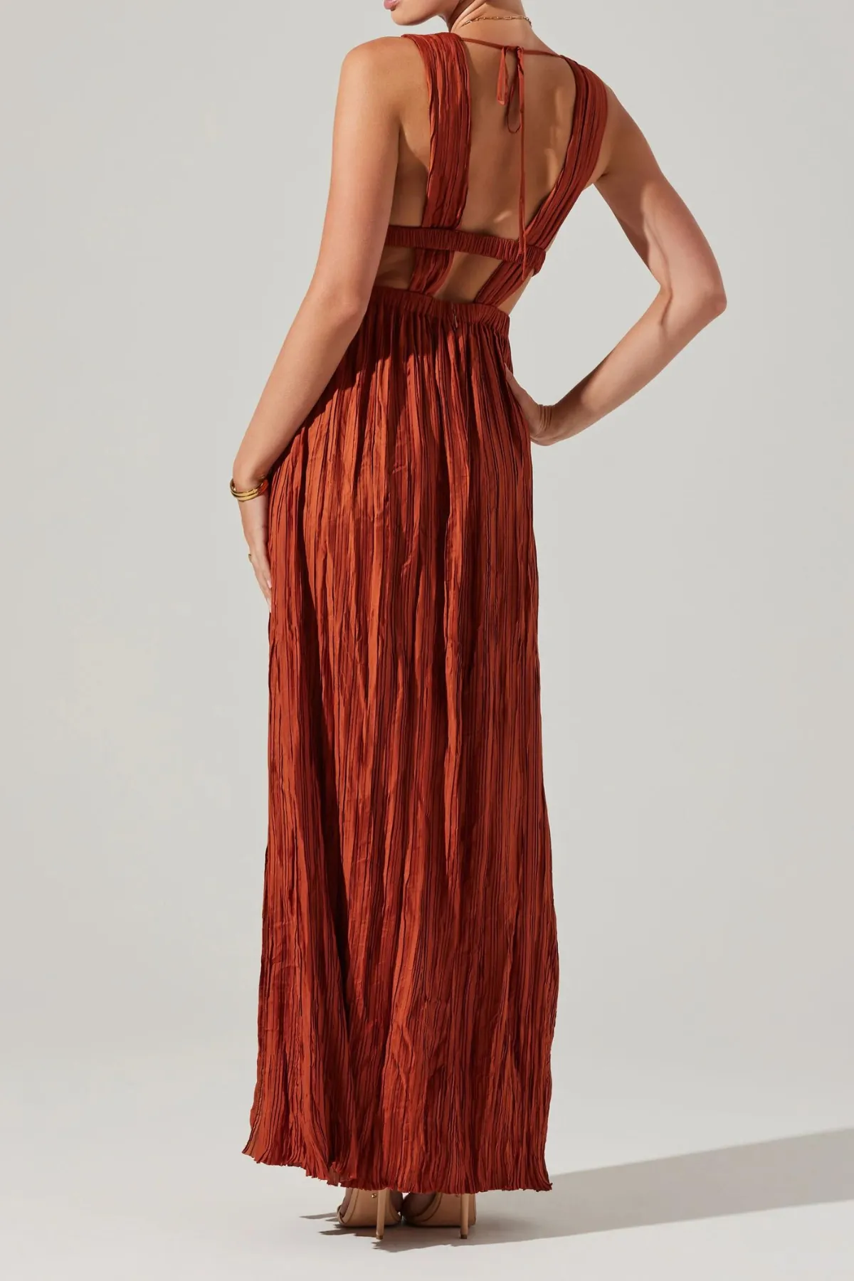 ASTR THE LABEL - TESNI PLEATED MAXI DRESS