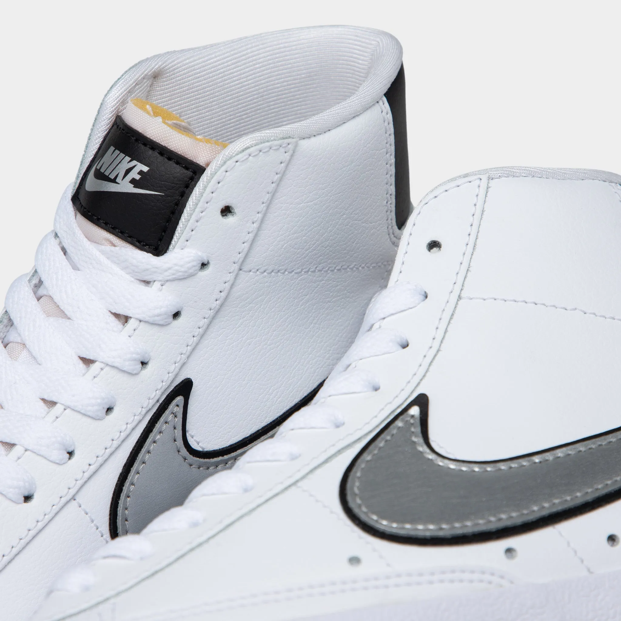 Nike Women's Blazer Mid '77 White / Metallic Silver - Black