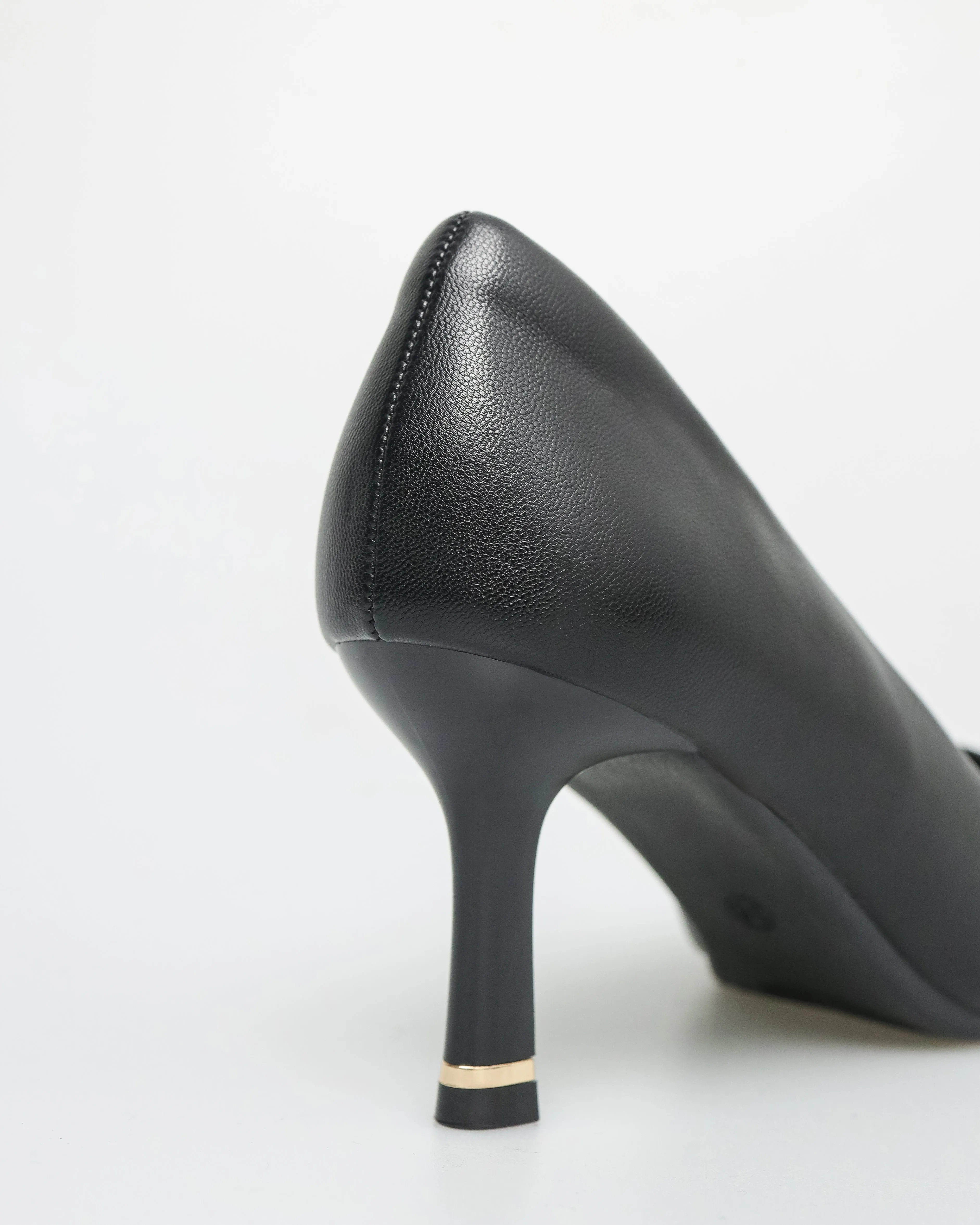 Tomaz NN314 Ladies Pointy Kitten Heels (Black)