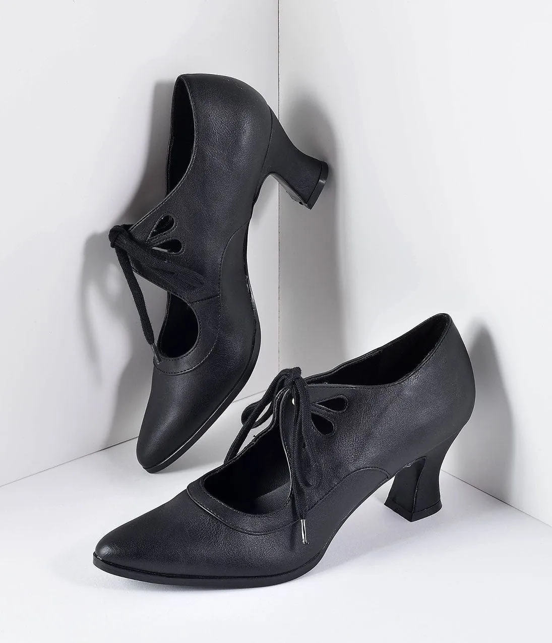 Vintage Style Black Leatherette Bow Tie Pointed Toe Heels